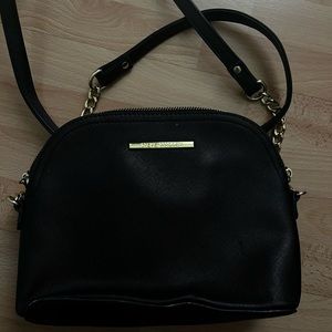 Steve Madden black cross body bag
